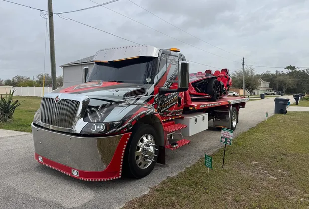 Vehicle towing service photo