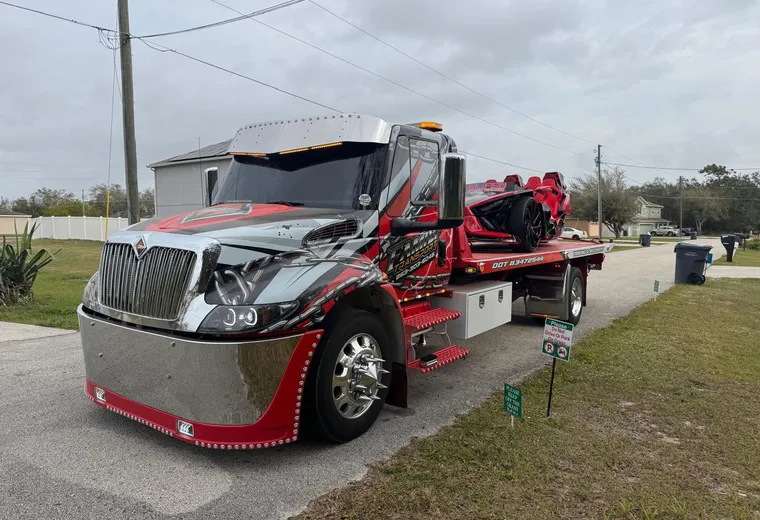 Vehicle towing service photo
